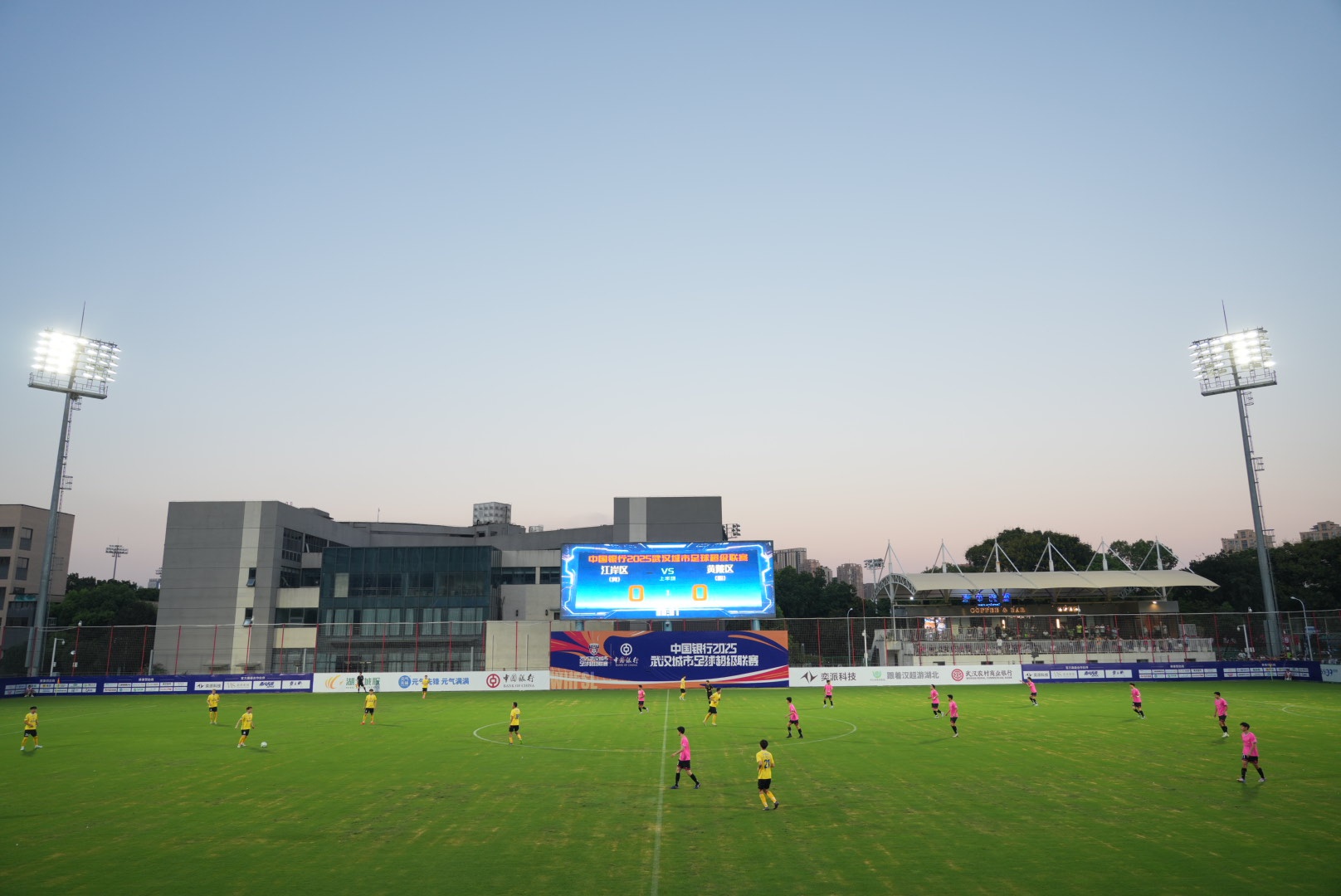 踢在黄陂, 九派新闻记, 但发达的桥