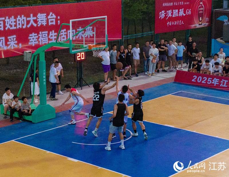 园露天篮球, 舞台正在向