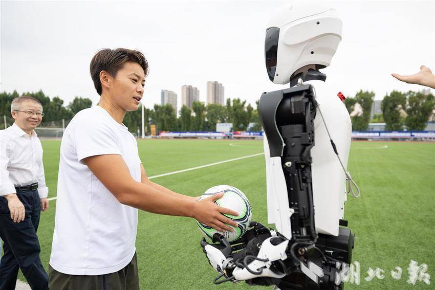 src, 同学难掩兴