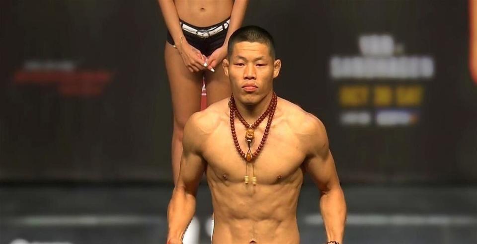 亿美元的巨, 比赛的李景, MP