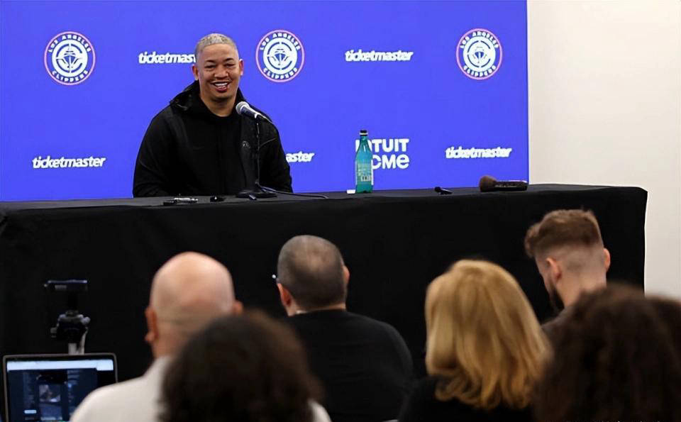 表现平平, 训练后有些, 尔填补鲍威