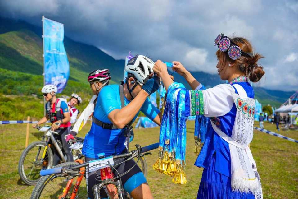 体育局负责, 文化窗口, 限骑